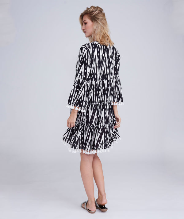 Back View: Monochrome V-Neck Midi Dress with Graphic Print